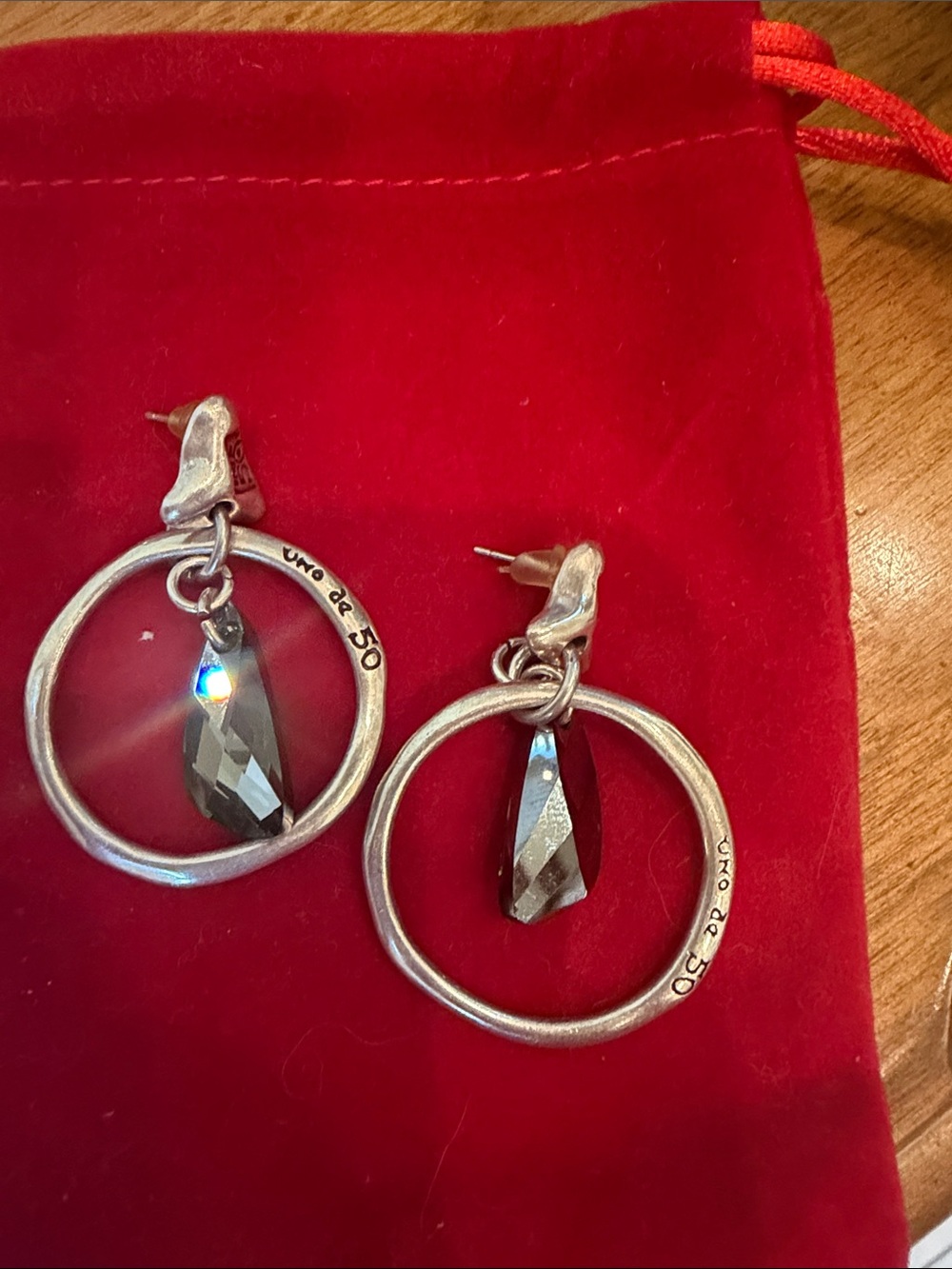 UNO de 50  Hypnotic" Gray Crystal Dangling Hoop Earrings